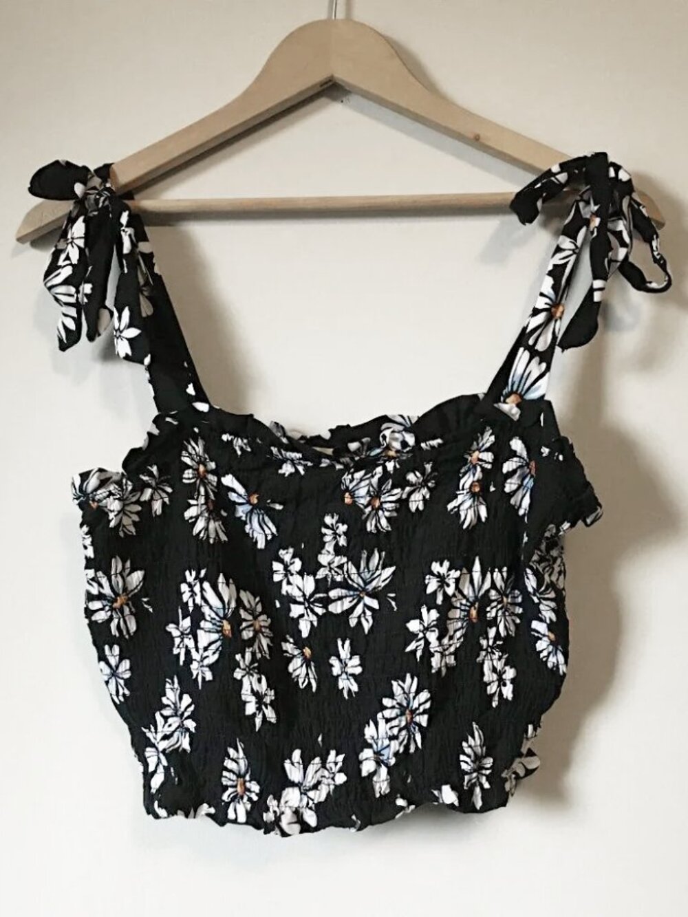 Shosho Ruched Daisy Print Rayon Tie Shoulder Crop Top L Black Yellow White